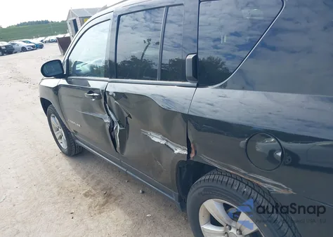 2016 Jeep Compass Latitude z USA, uszkodzony, nr VIN 1C4NJDEBXGD759116